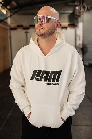 Model wearing size L.
