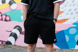Model wearing size M.